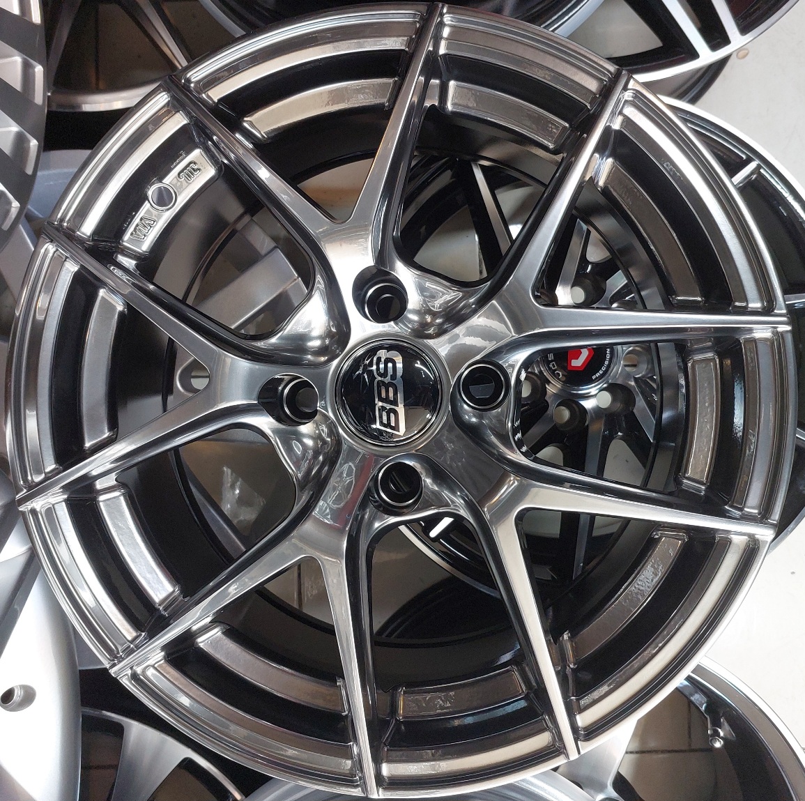 خرید رینگ اسپرت BBS سایز 16x7 پیچ 4x108 دودی | طراحی خاص و کیفیت بالا