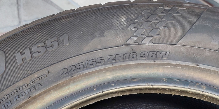 لاستیک کومهو کره سایز ۲۲۵,55,16 گل HS51