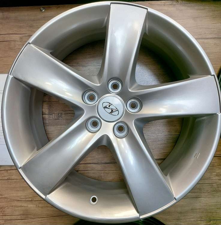 رینگ فابریک سایز ۱۸ نقرهای هیوندایی IX55