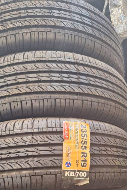 لاستیک سایز ۲۳۵,۵۵,۱۹ کویر KB ۷۰۰