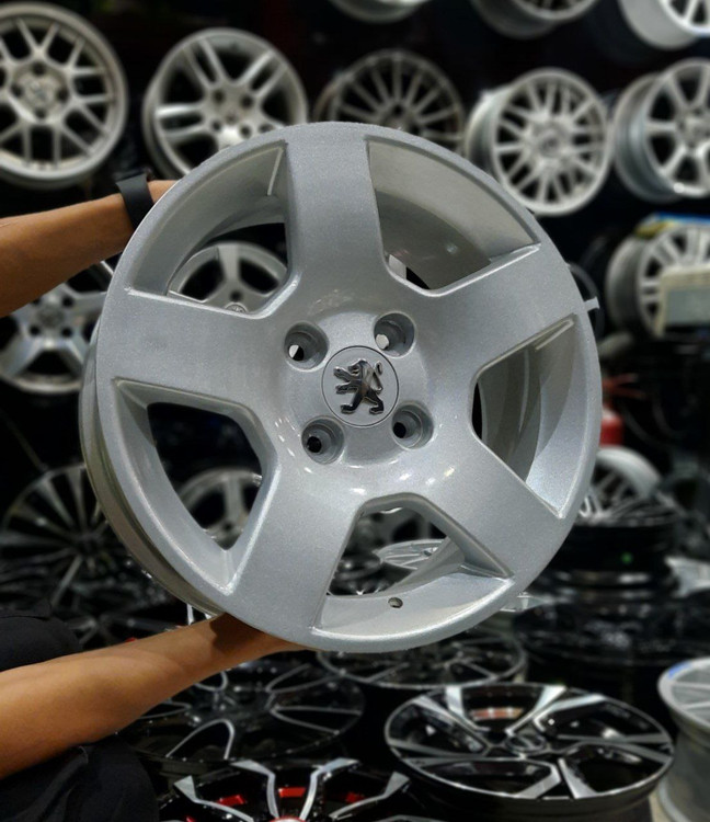 رینگ ۵پر سایز ۱۵ (۴×۱۰۸) نقرهای (مخصوص خودروهای ایران خودرو)