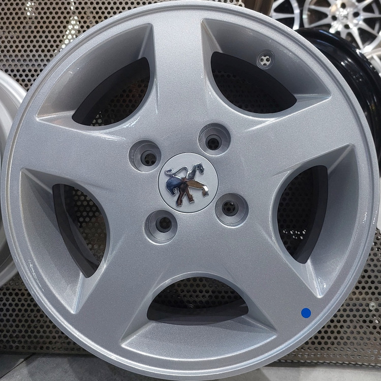 رینگ فابریک سایز ۵.۵×۱۴ (۱۰۸×۴) ترنادو نقرهای ۲۰۷