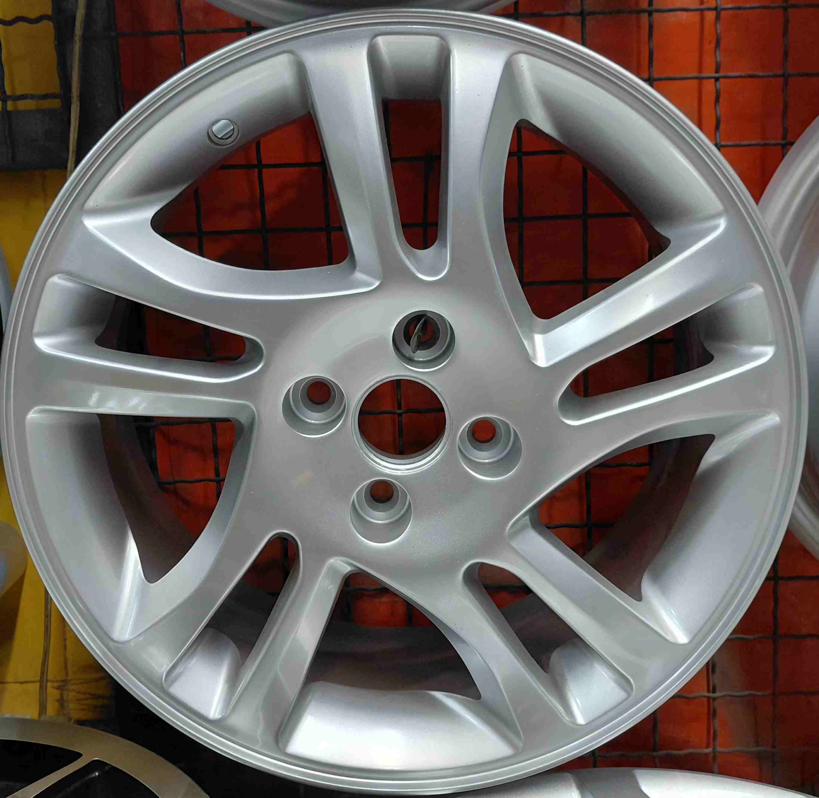 رینگ فابریک سایز 16 (100×4) نقره ای هیوندای i20