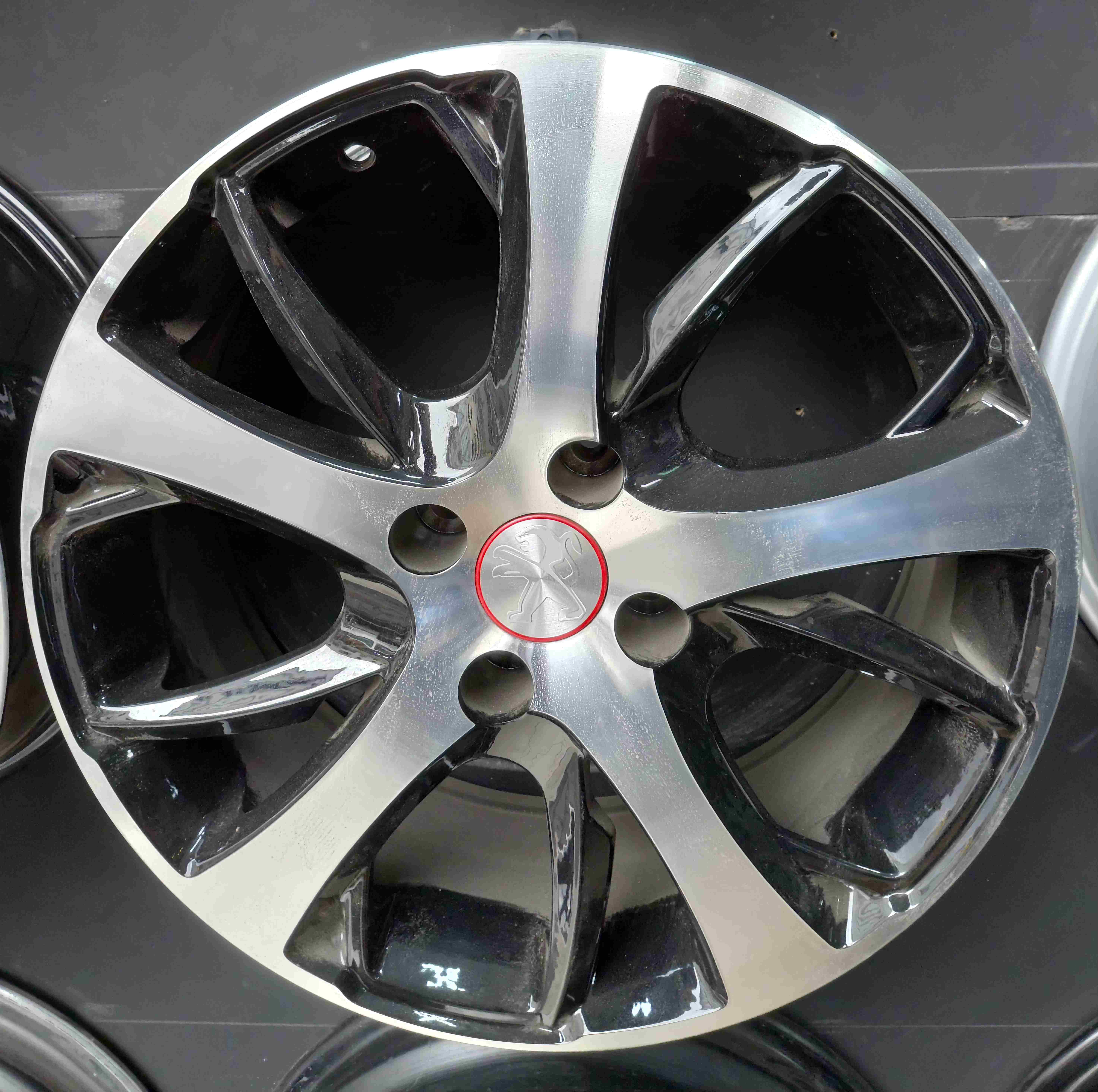 رینگ اسپرت سایز 17 (108x4) با طرح اکسیژن و رخ مشکی